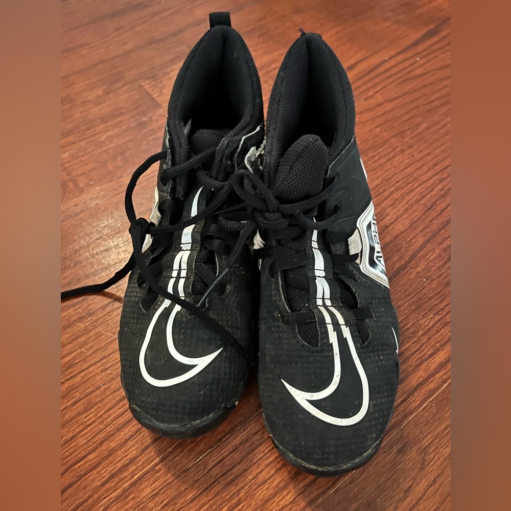 Nike Alpha Yourh Football Cleats Size 3Y GUC